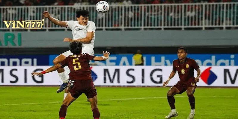 Bầu không khí cuồng nhiệt trên khán đài của các cổ động viên tại giải đấu AFF Cup